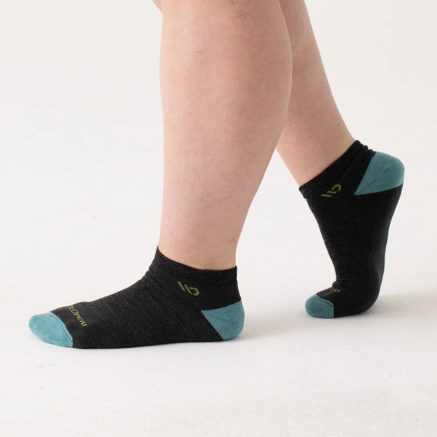 Wide Open Women's Solid Cushion No Show Wide Width Socks (9500)